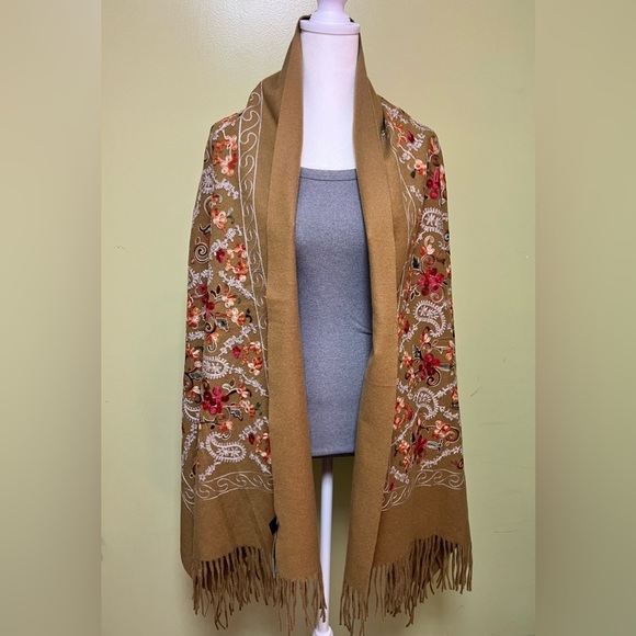 Story Scarf Accessories - 100% Cashmere Camel-Colored Shawl – Soft, Lightweight, Elegant with Fringe